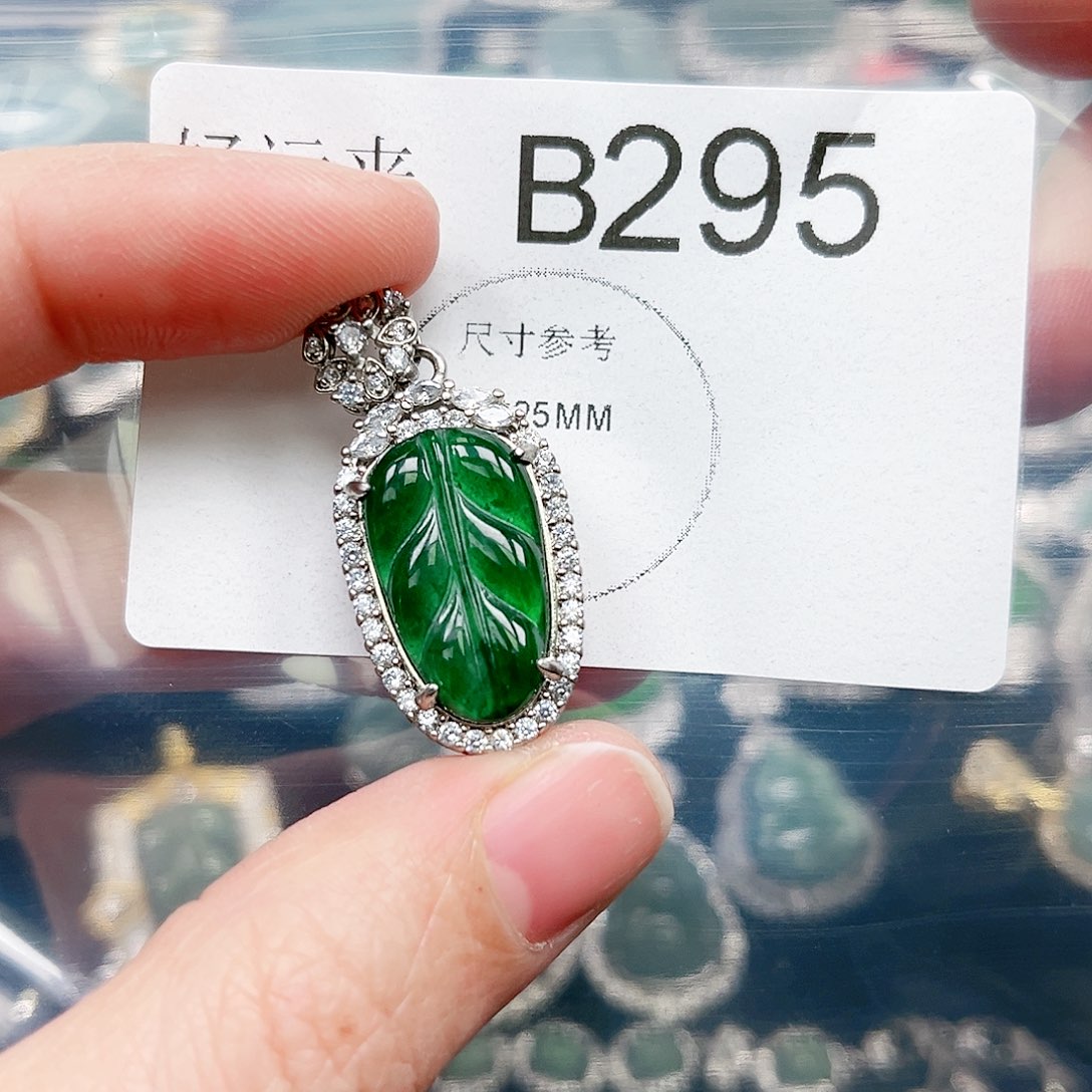 翡翠颈饰未镶嵌翡翠295