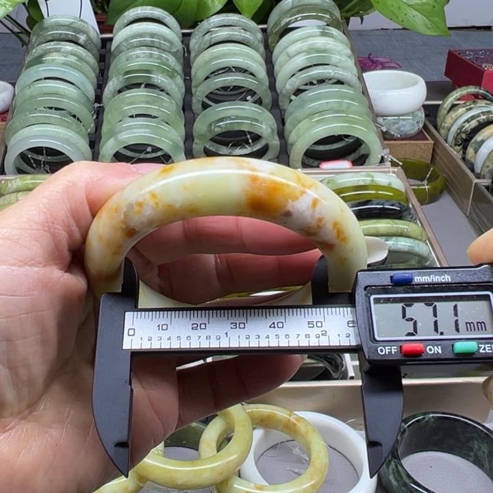 蛇纹石玉未镶嵌手镯25