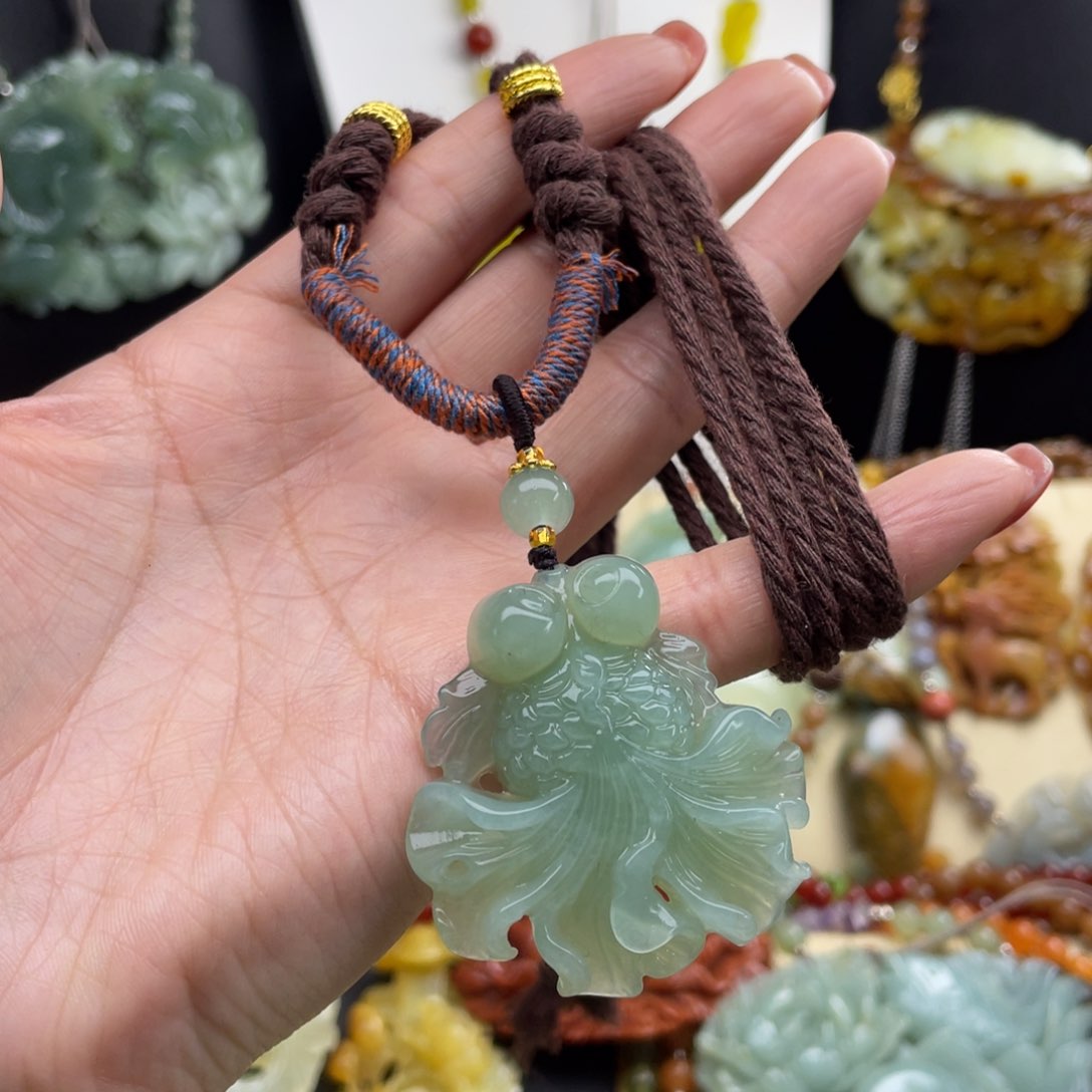 未镶嵌蛇纹石玉颈饰