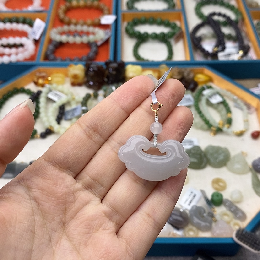 和田玉未镶嵌颈饰w16冰烟紫如意锁