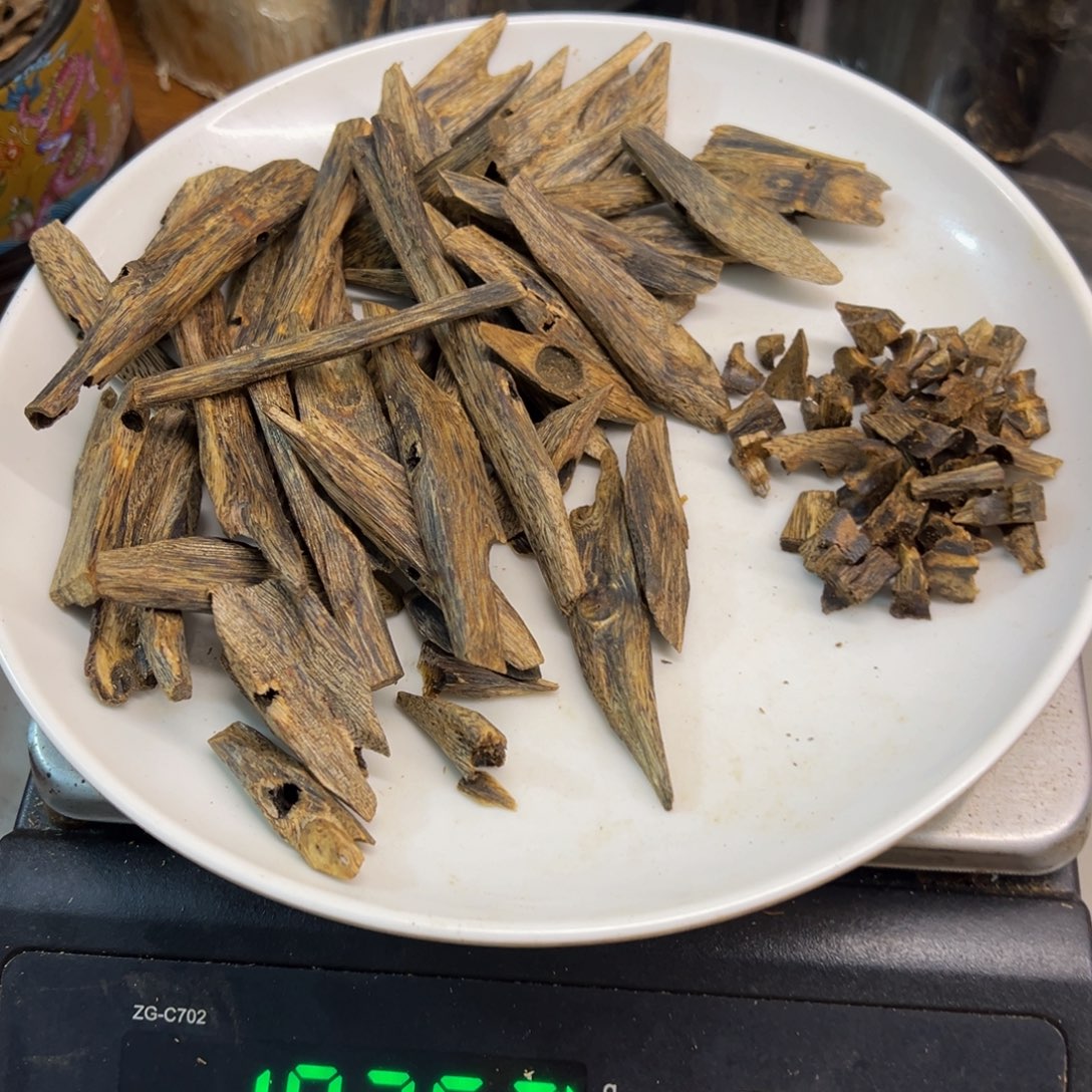 沉香沉香碎屑汝湖树枝料94克+糖结碎料6克