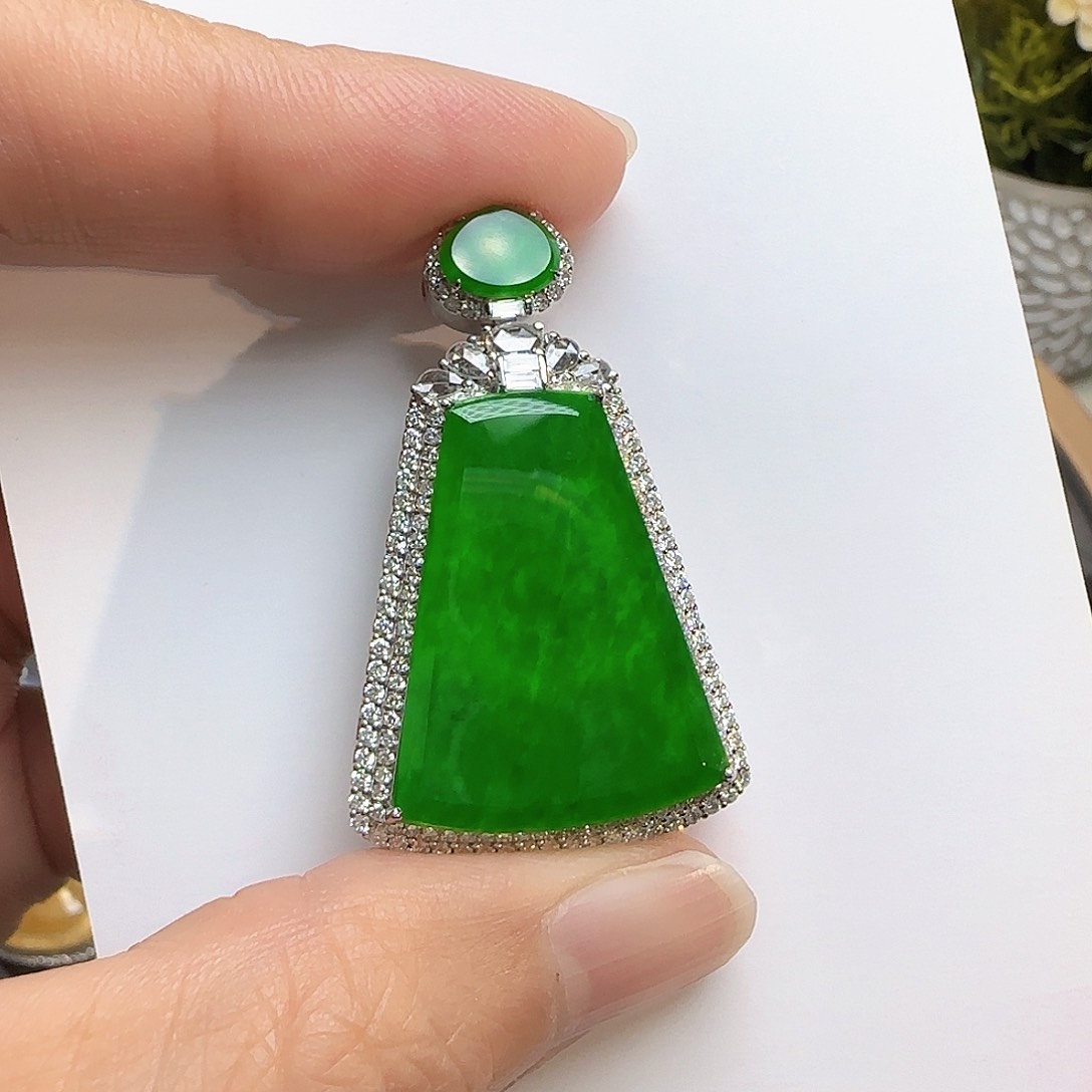 翡翠颈饰18K金镶嵌骑***士翡翠颈饰18K金镶嵌