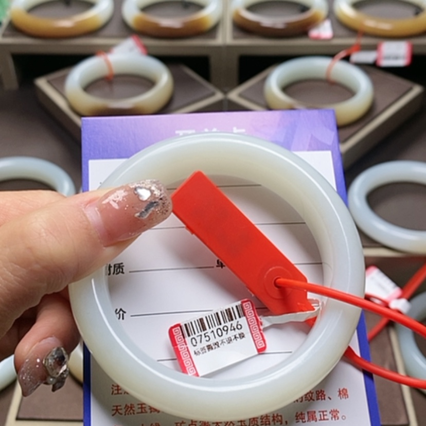 【闪购商品】和田玉手镯未镶嵌防**房