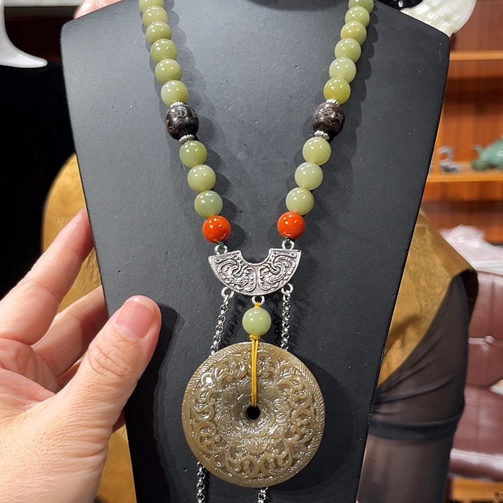 颈饰未镶嵌和田玉