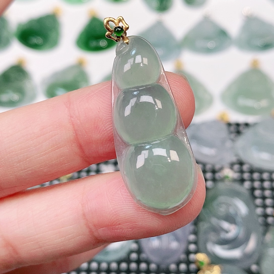 翡翠18K金镶嵌颈饰