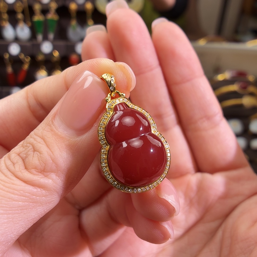 颈饰18K金镶嵌南红玛瑙