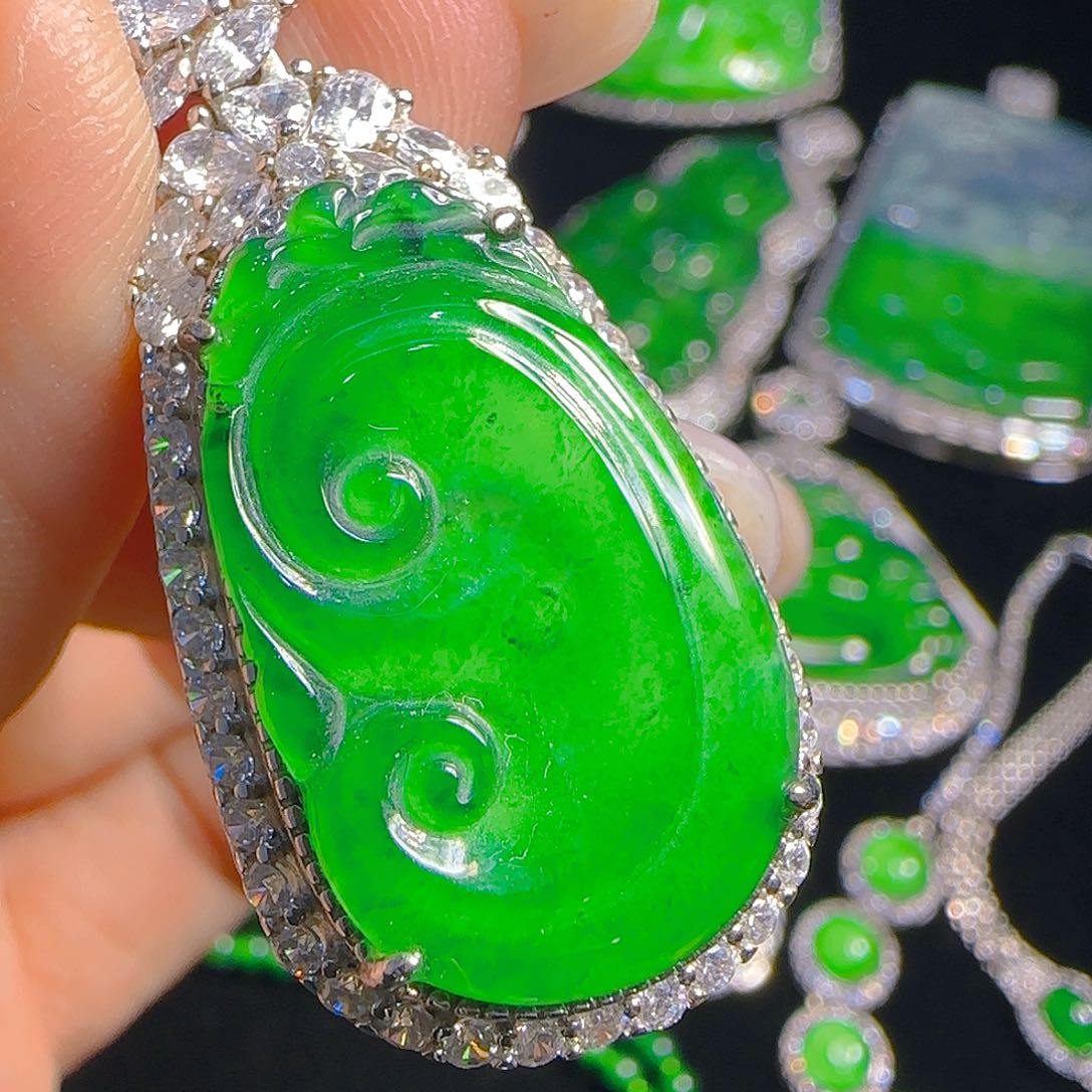翡翠吊坠(赠链)银S925镶嵌