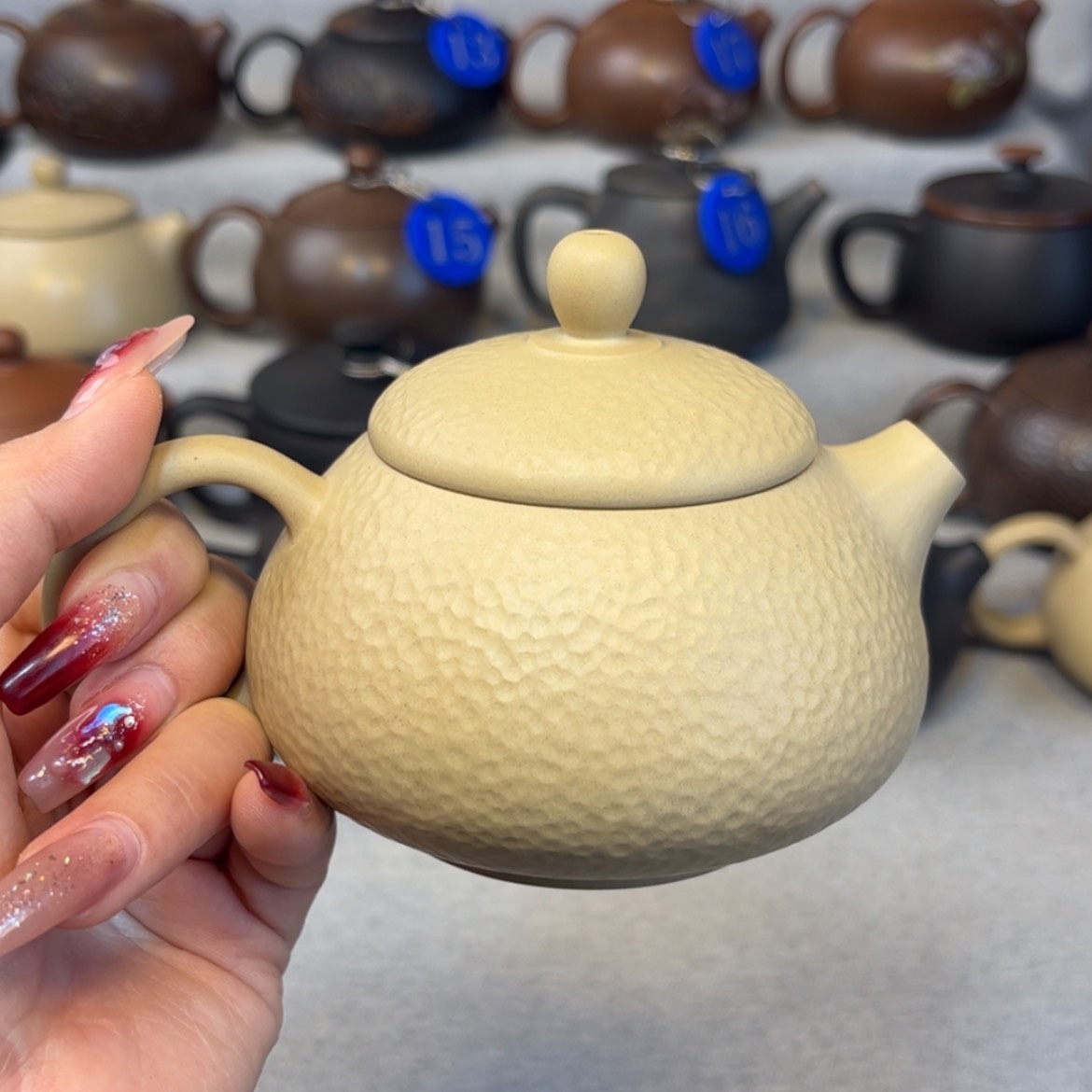 【闪购商品】白泥 微瑕 容量 210c c