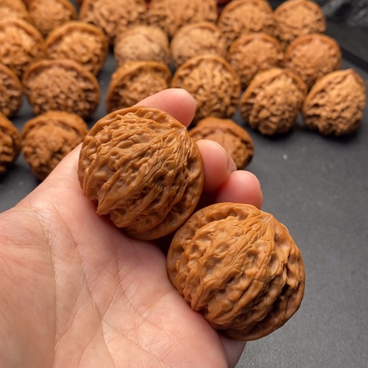 帝***辛把件文玩核桃41尺龙胆