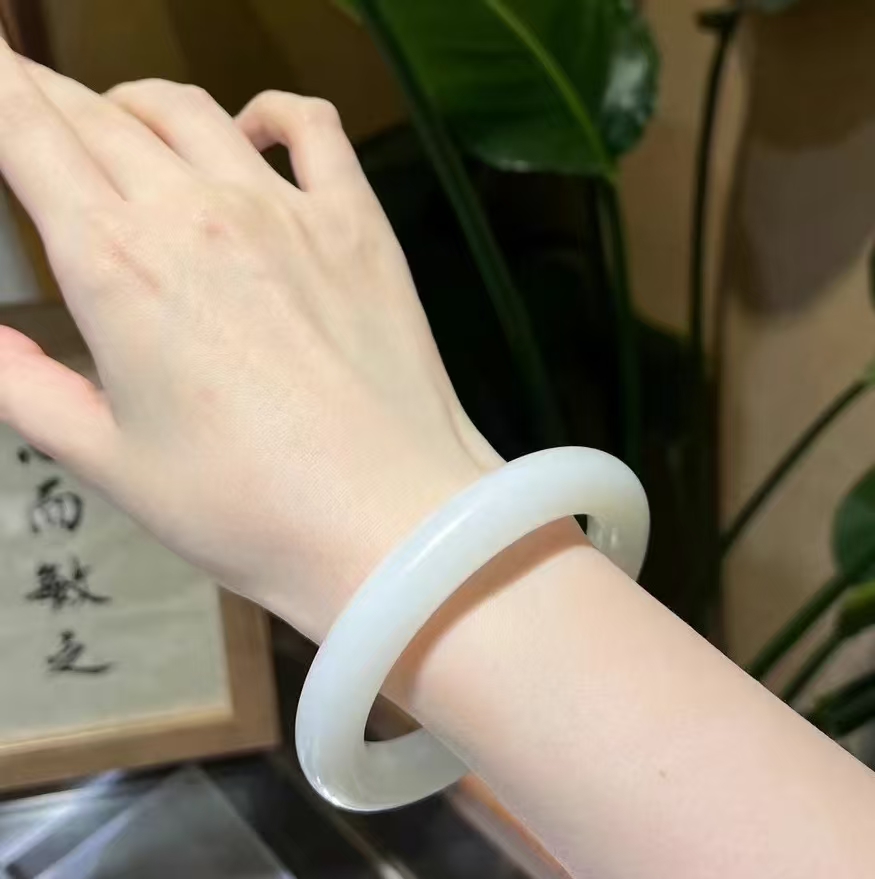 A5新疆白油膏质感精美百搭送女友妈妈礼物