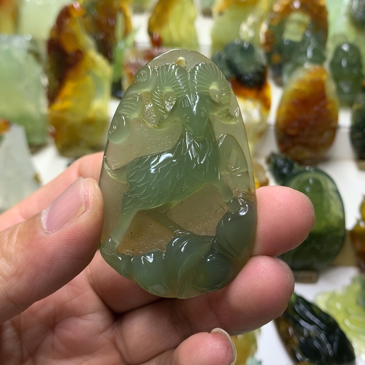 蛇纹石玉颈饰未镶嵌