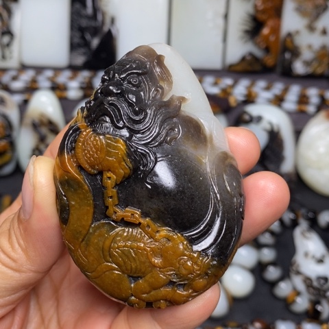 和田玉未镶嵌把件