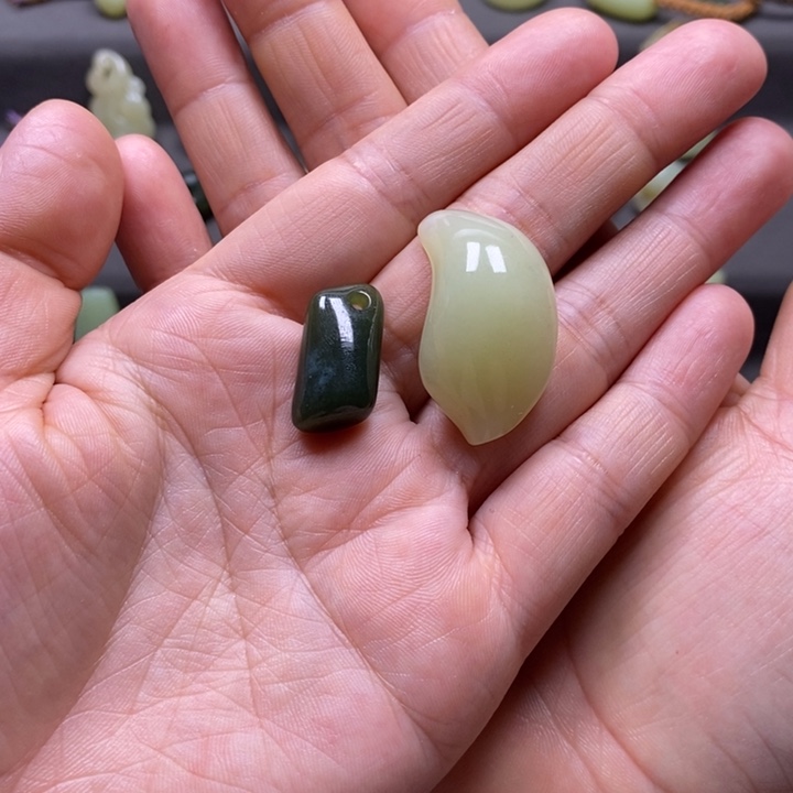 心***程和田玉未镶嵌颈饰