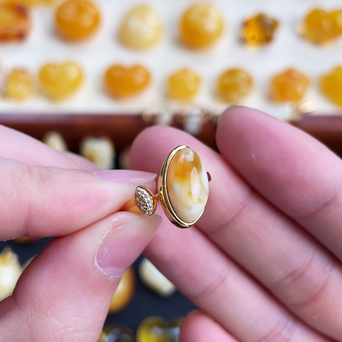 随***心琥珀未镶嵌珠宝奇石