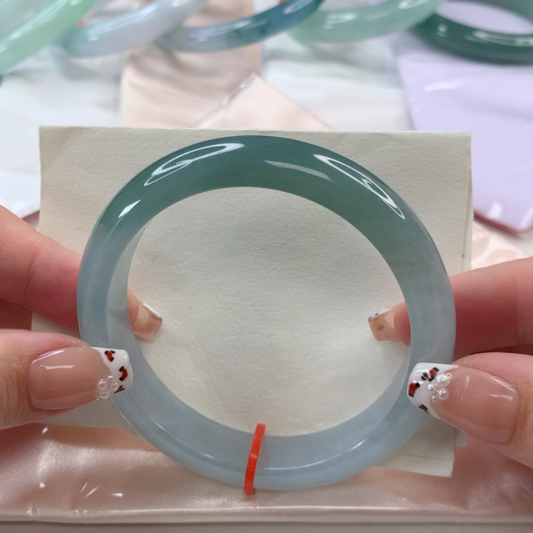 翡翠手镯未镶嵌57圈口 正圈