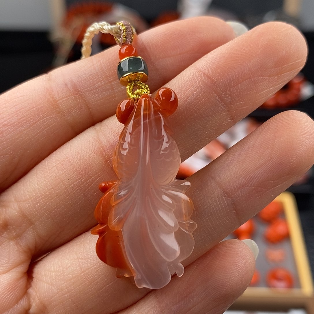 南红玛瑙未镶嵌四川凉山冰飘吊坠