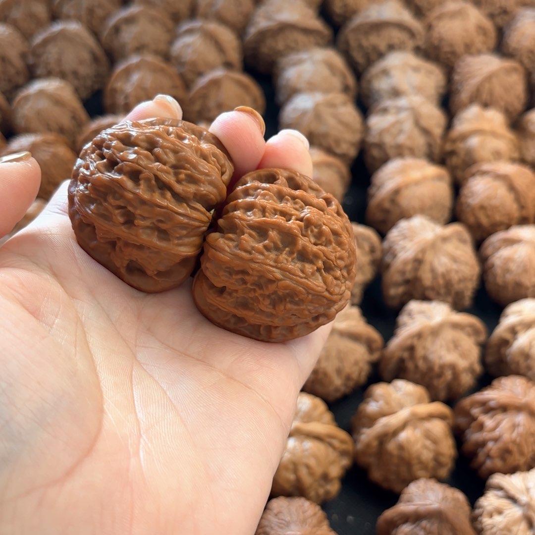 文玩核桃把件去****条白狮子