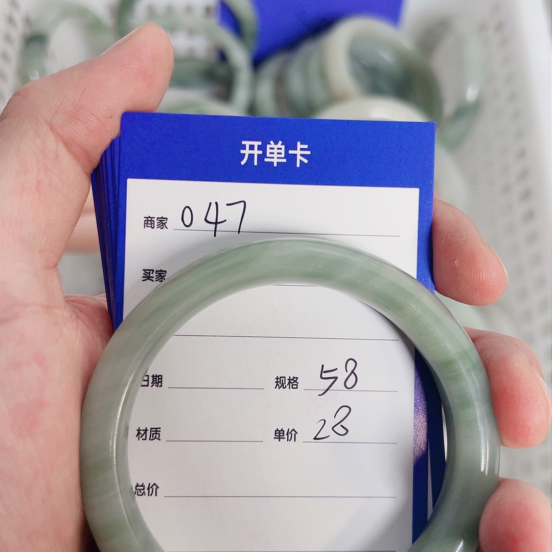 石英质玉手镯未镶嵌