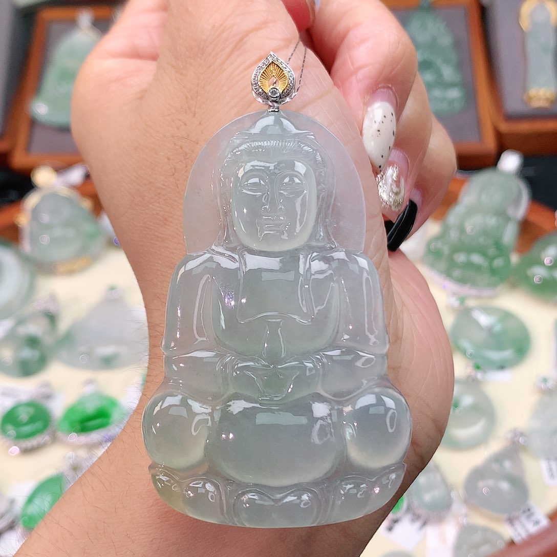 翡翠18K金镶嵌颈饰观音