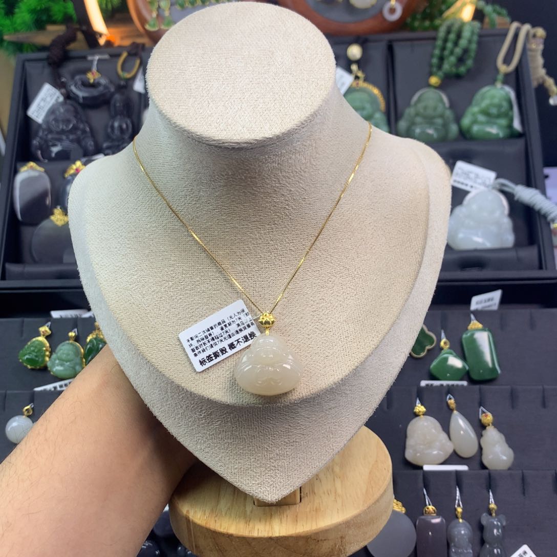 和田玉吊坠18K金镶嵌