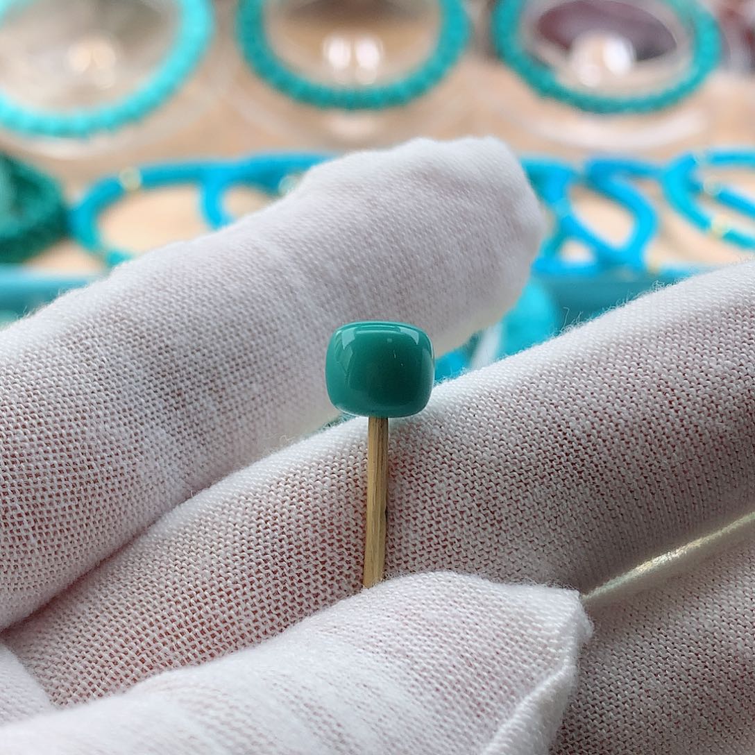 绿松石颈饰未镶嵌