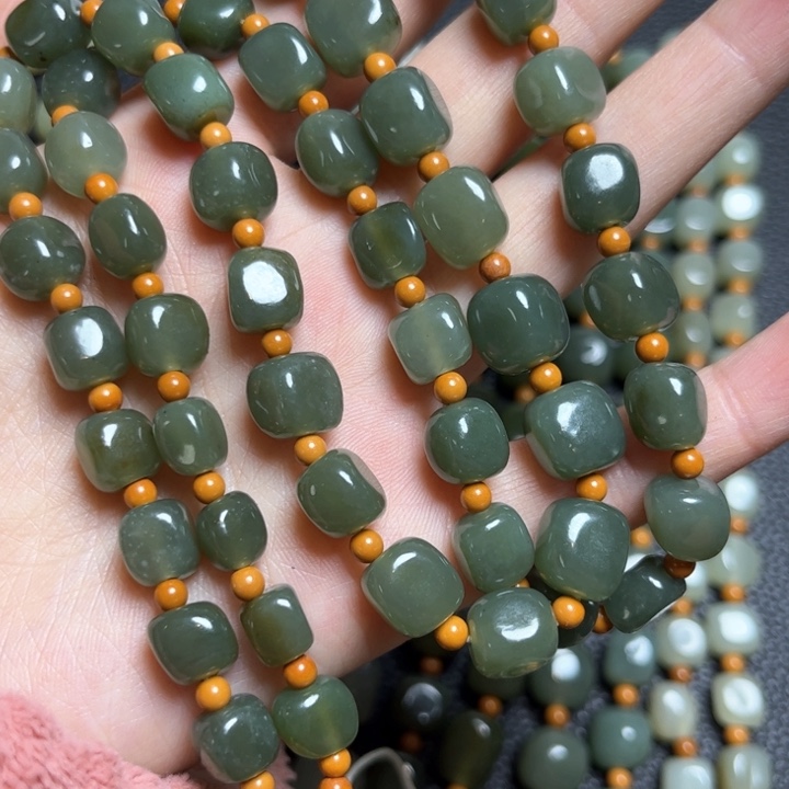 和田玉颈饰未镶嵌