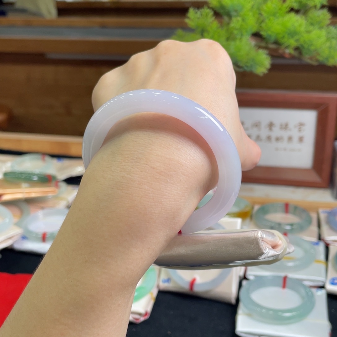 翡翠手镯未镶嵌55.6 圆条 