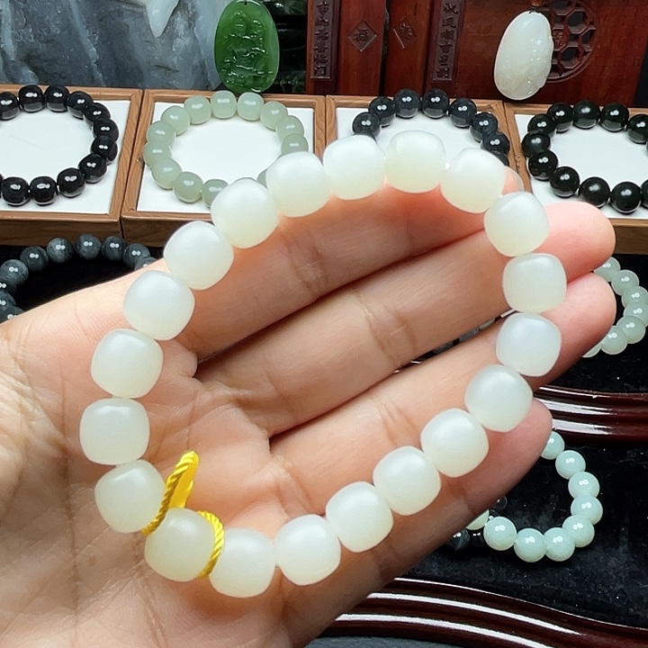 手***修和田玉未镶嵌手串