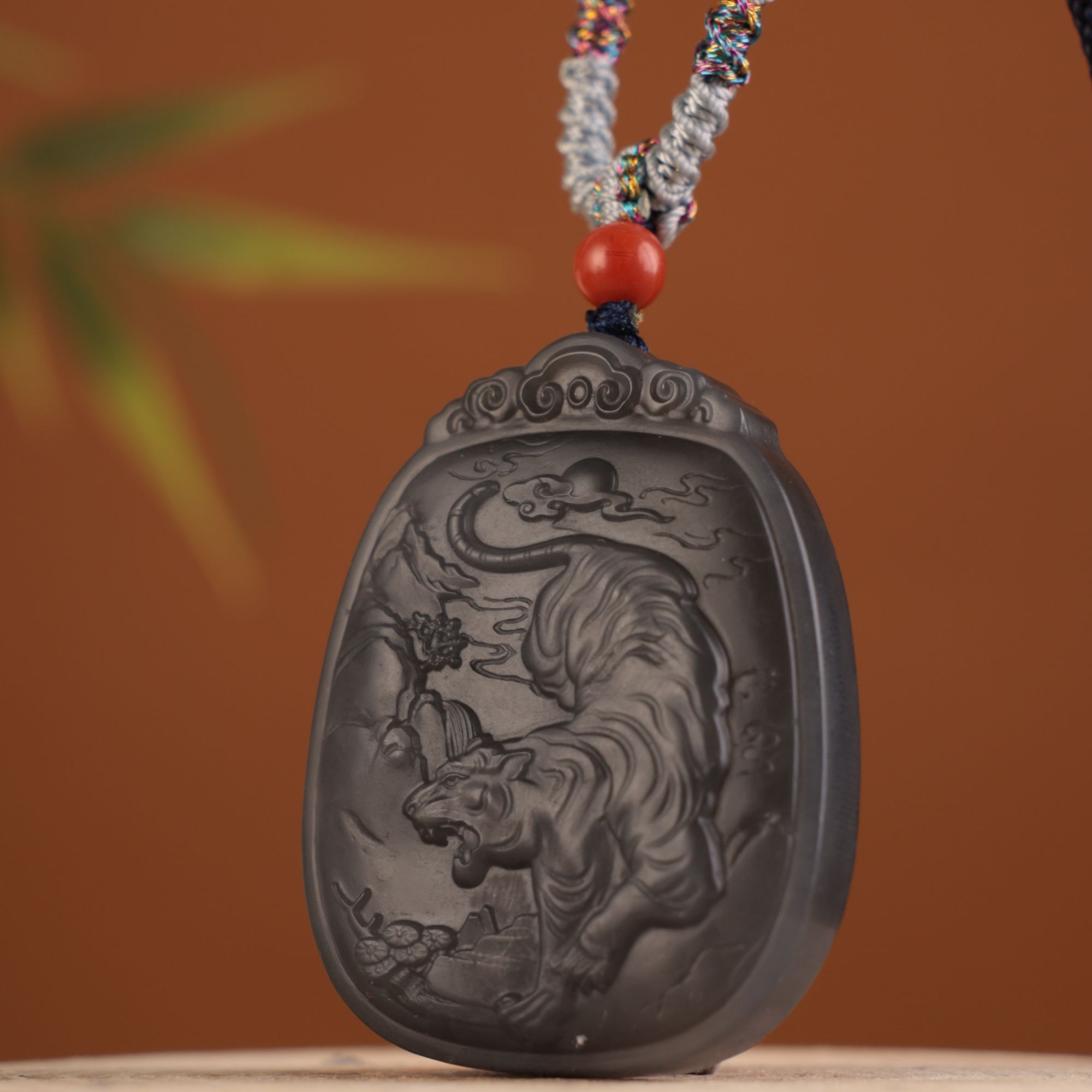 ZW2369二十世纪和田玉虎牌吊坠