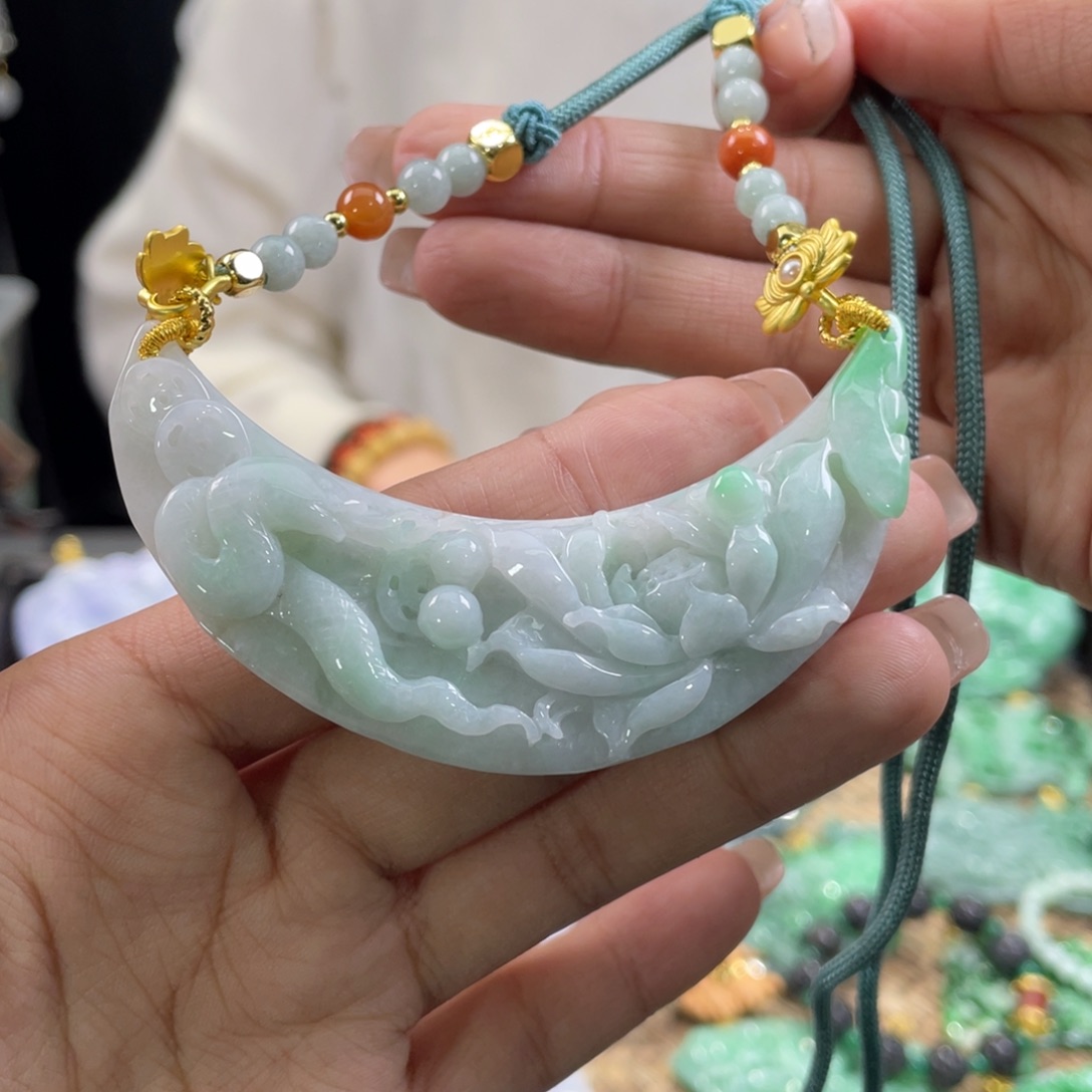 翡翠颈饰未镶嵌代编织