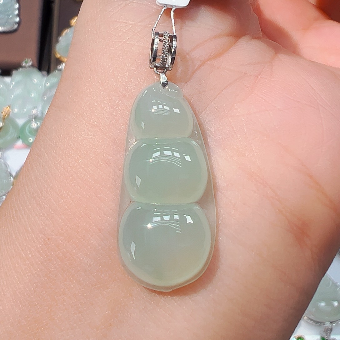 翡翠18K金镶嵌吊坠(不含链)福豆