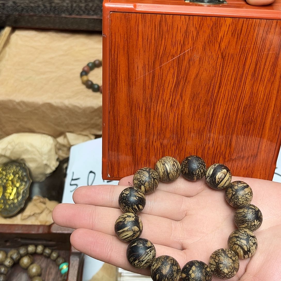 大叶紫檀（黑酸枝木类）