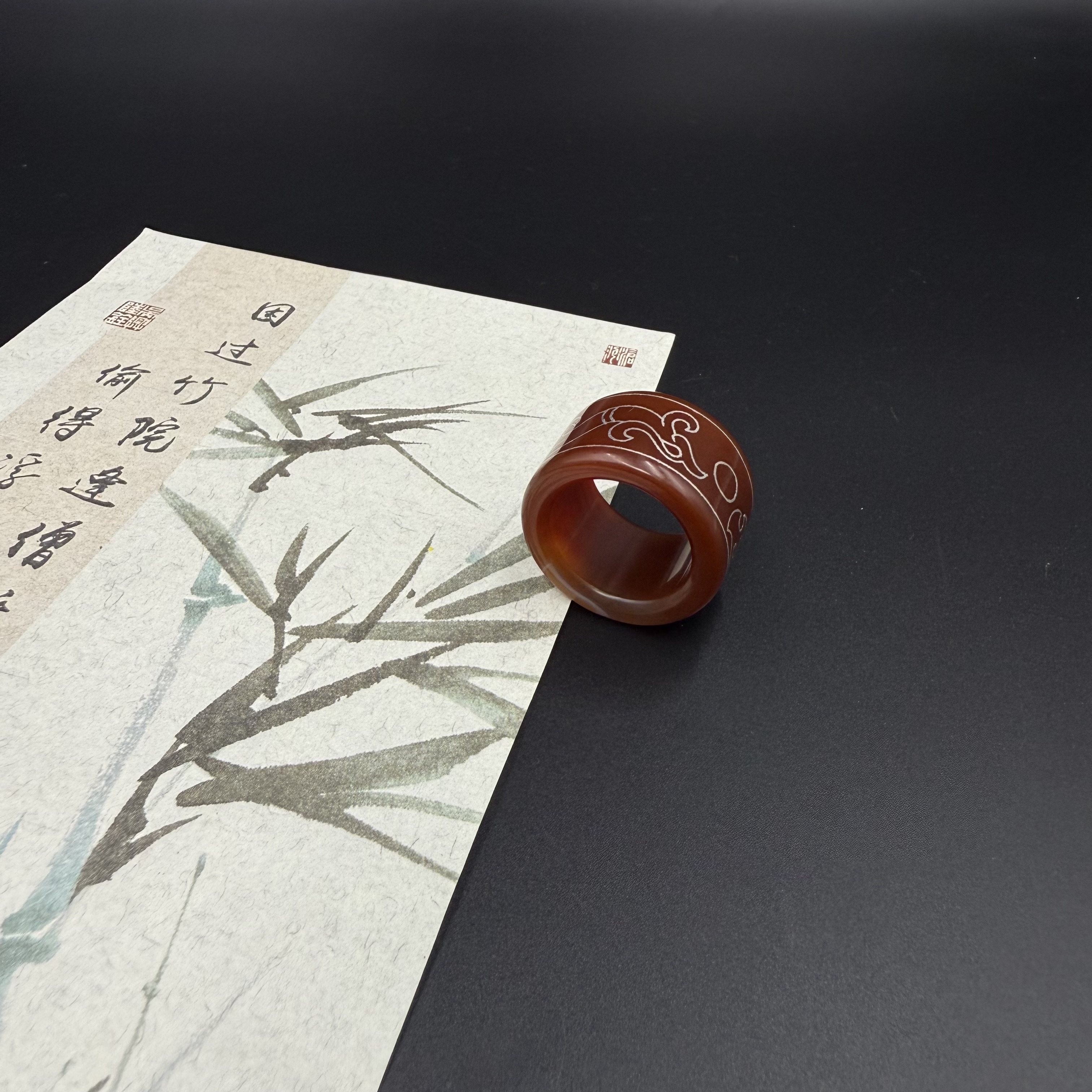 珍藏 玛瑙嵌银丝龙凤呈祥扳指 25.27克