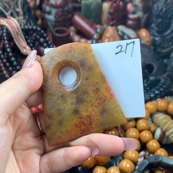 透闪石质玉未镶嵌珠宝奇石