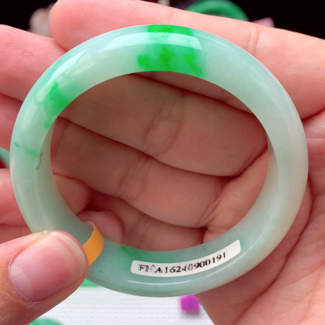 翡翠手镯未镶嵌小*心缅甸翡翠