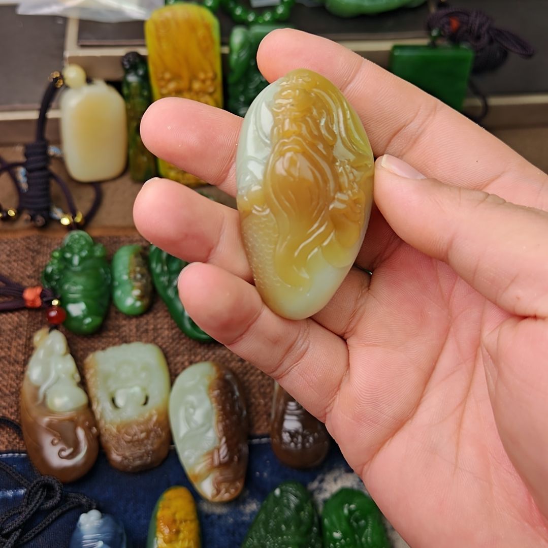 风***会和田玉未镶嵌颈饰