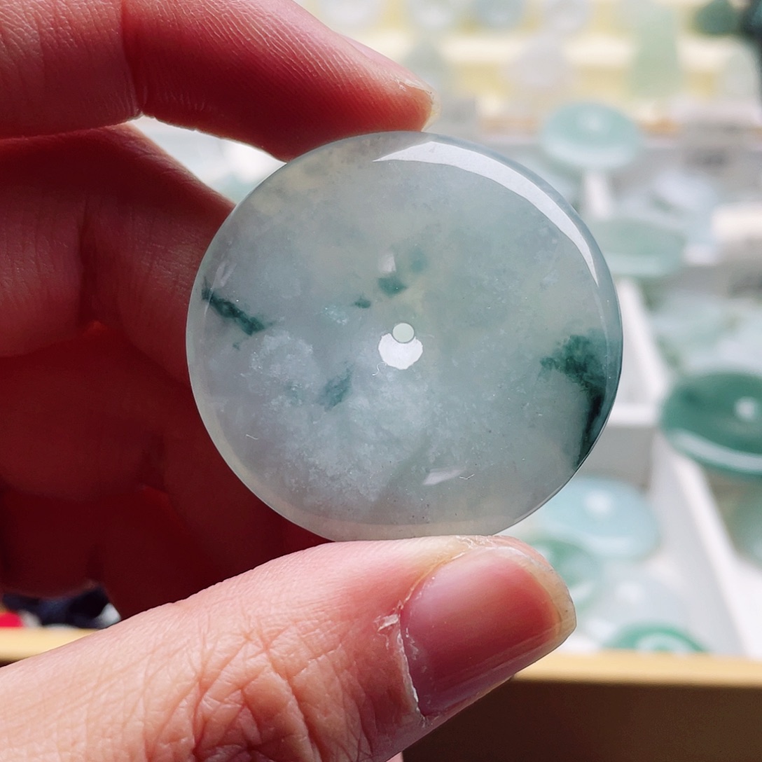 翡翠颈饰未镶嵌天然翡翠