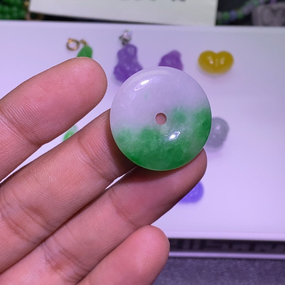 翡翠未镶嵌颈饰吊坠