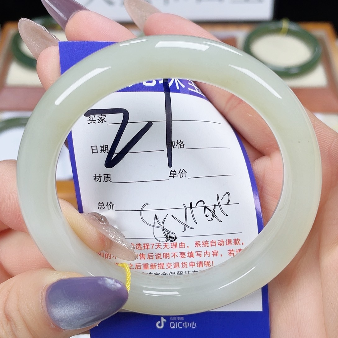 和田玉手镯未镶嵌