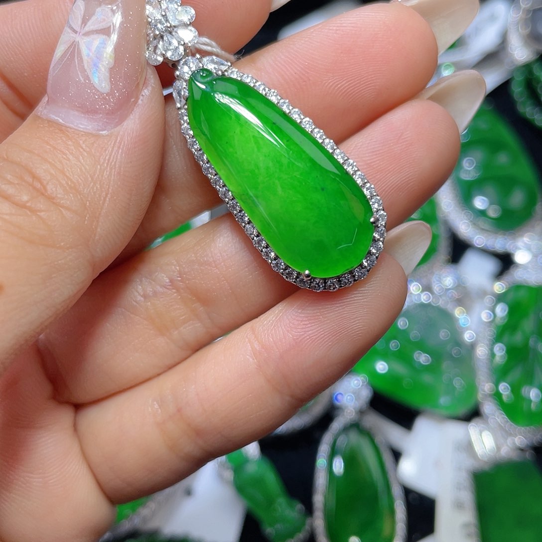 翡翠颈饰银S925镶嵌翡翠