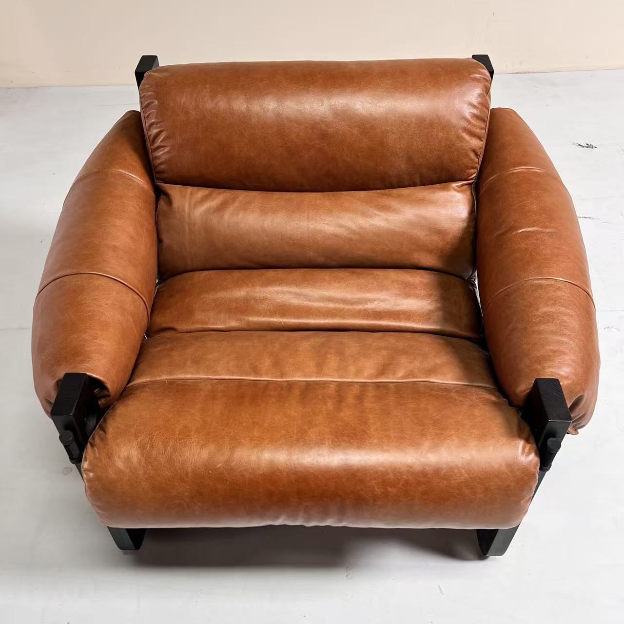 立飞皮业 天然油蜡皮 泽西岛椅 白蜡木实木+白鹅绒填充