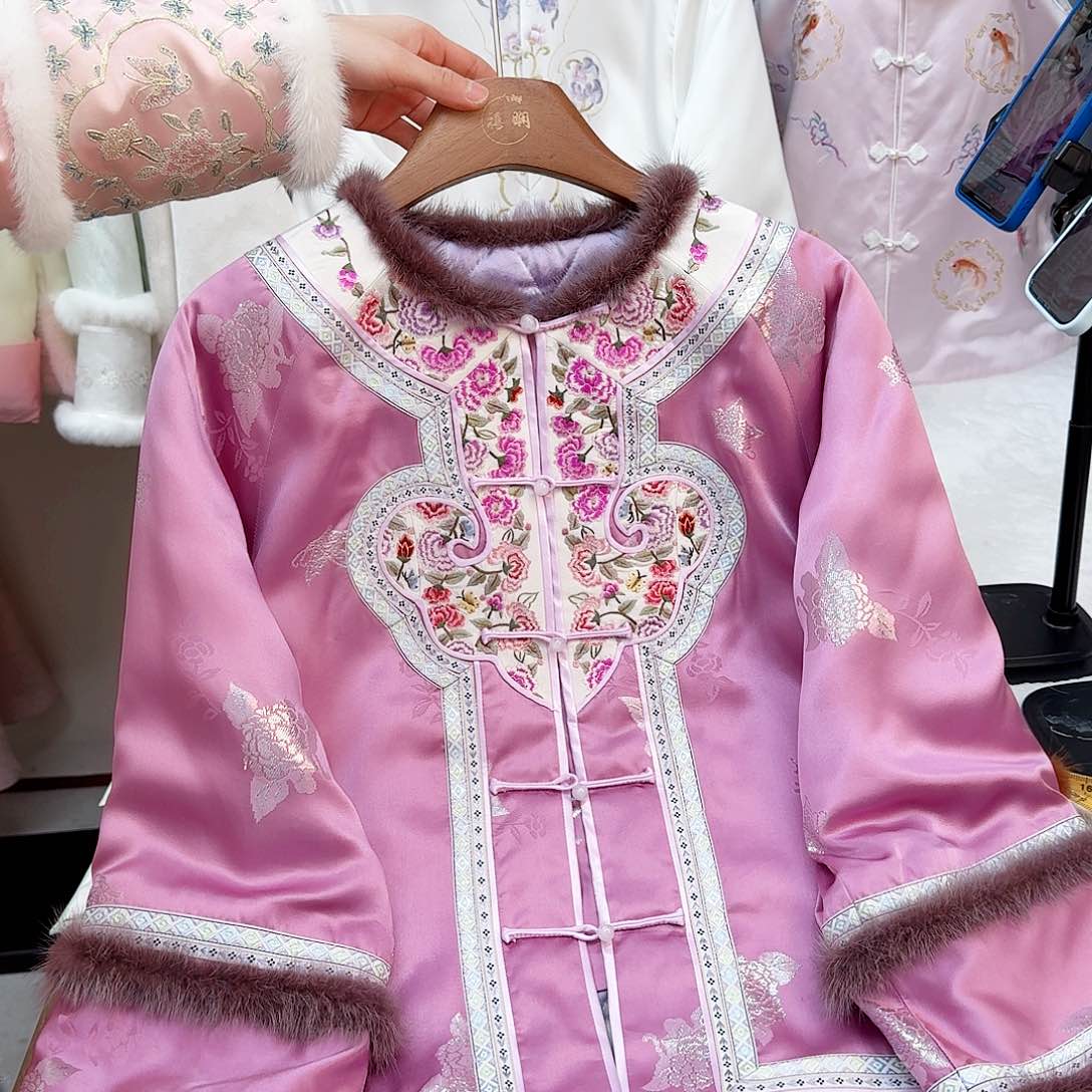 刺绣真丝紫色棉服 如意头