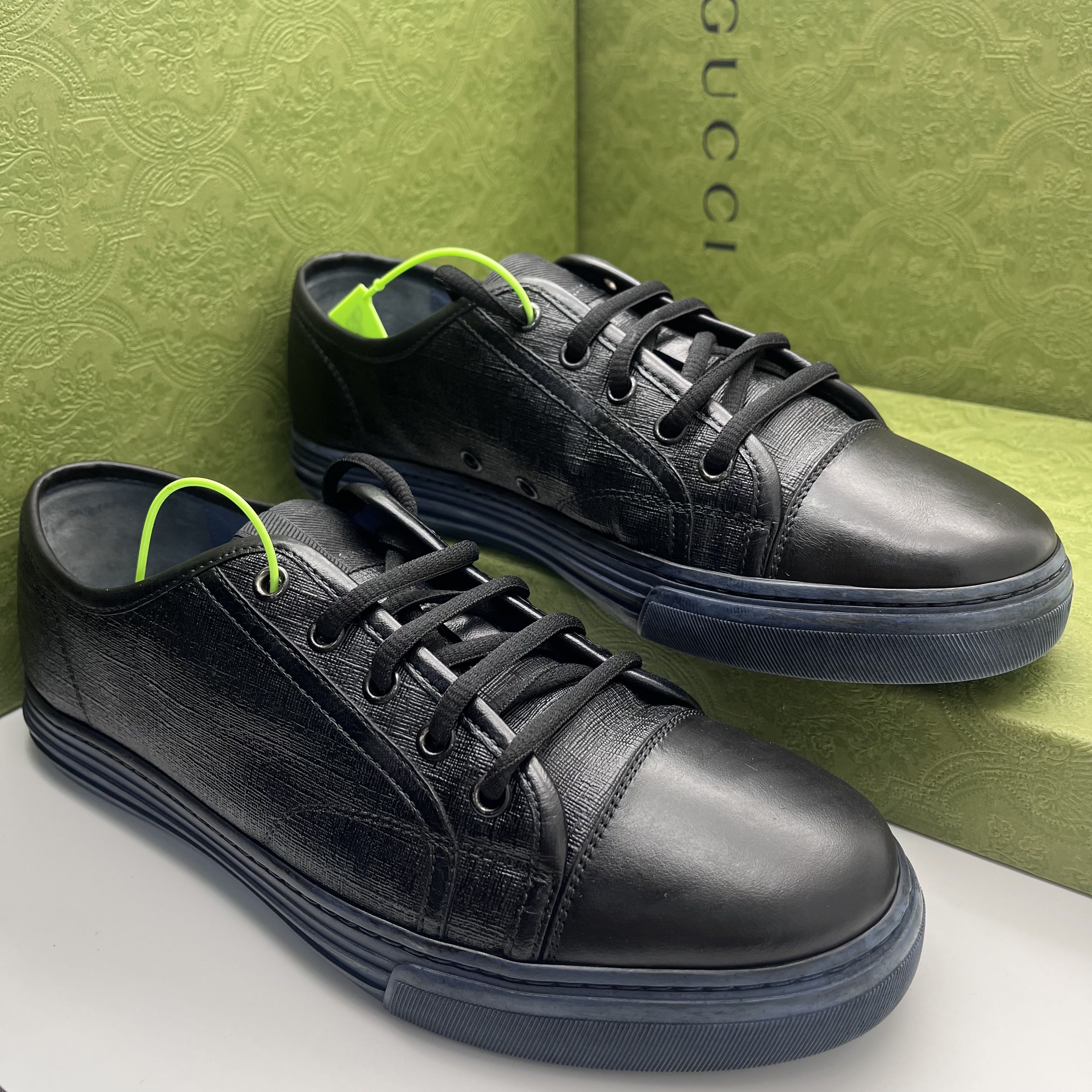 95新 GUCCI/古驰 41欧码/（福利款）黑色经典暗纹板鞋潮流时尚鞋款