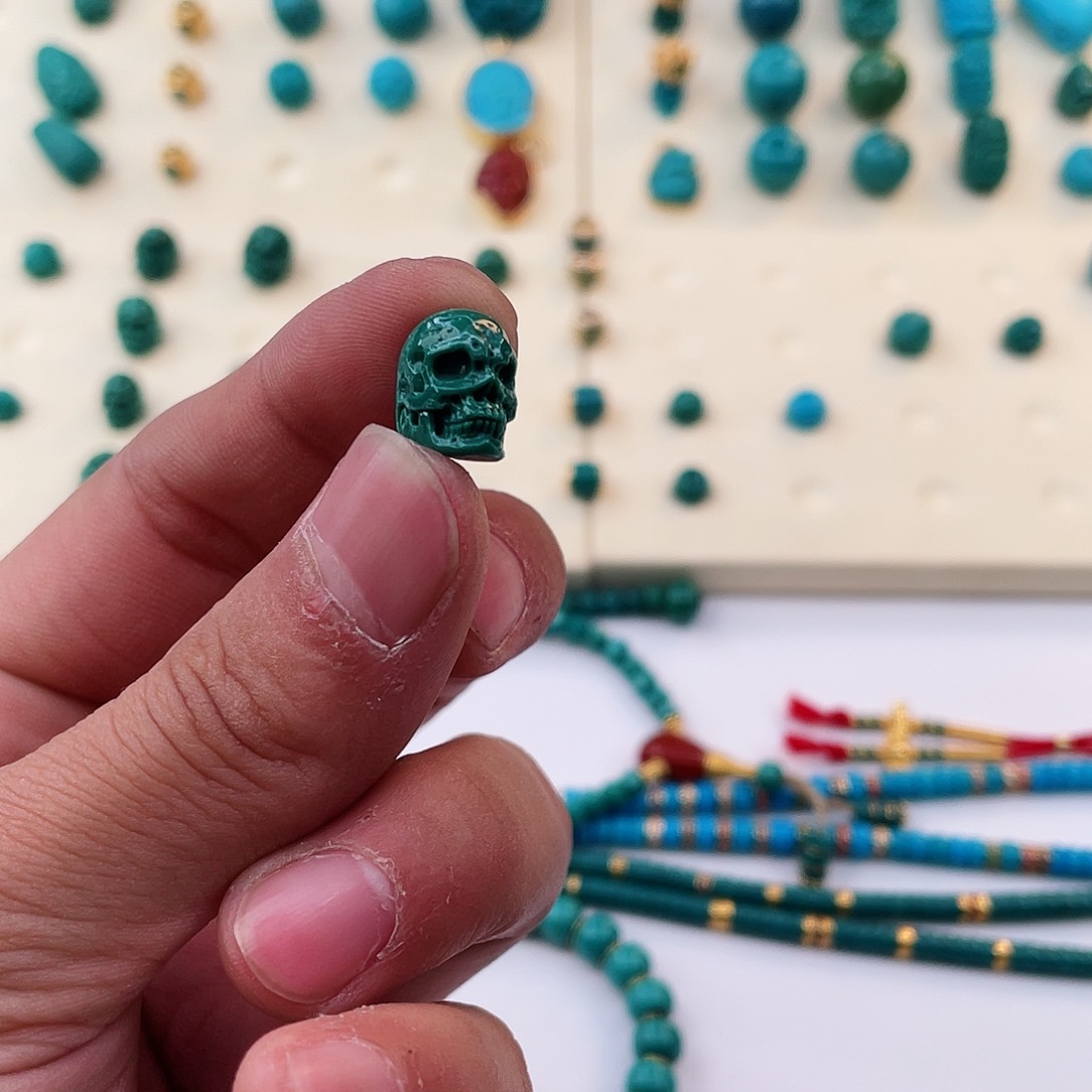 绿松石颈饰未镶嵌