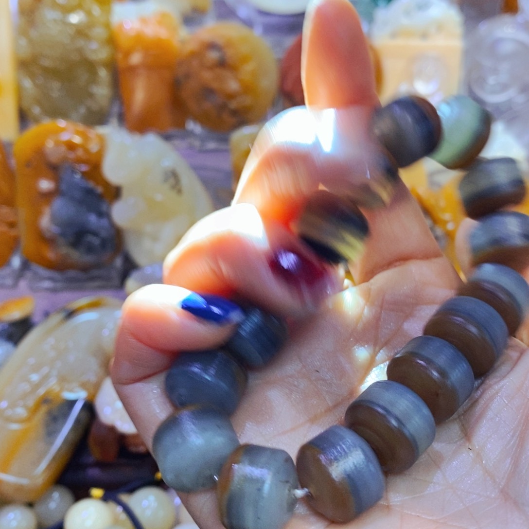 石英质玉（黄龙玉）未镶嵌颈饰