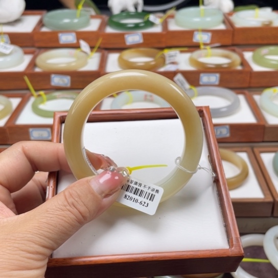 【闪购商品】和田玉手镯未镶嵌