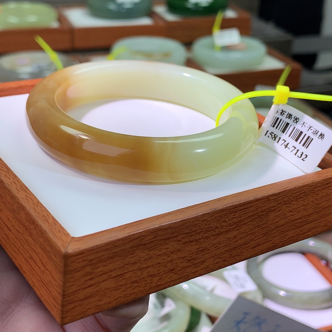 和田玉未镶嵌手镯53.54 黄口糖