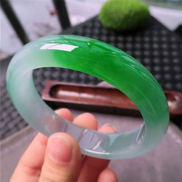 A货天然翡翠帝王绿轮胎贵妃美人手镯