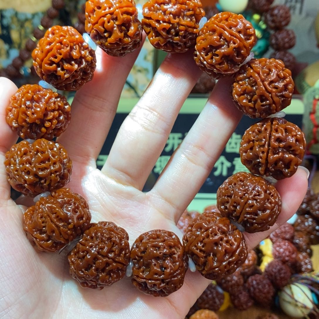 金刚菩提手串622玉化素。  