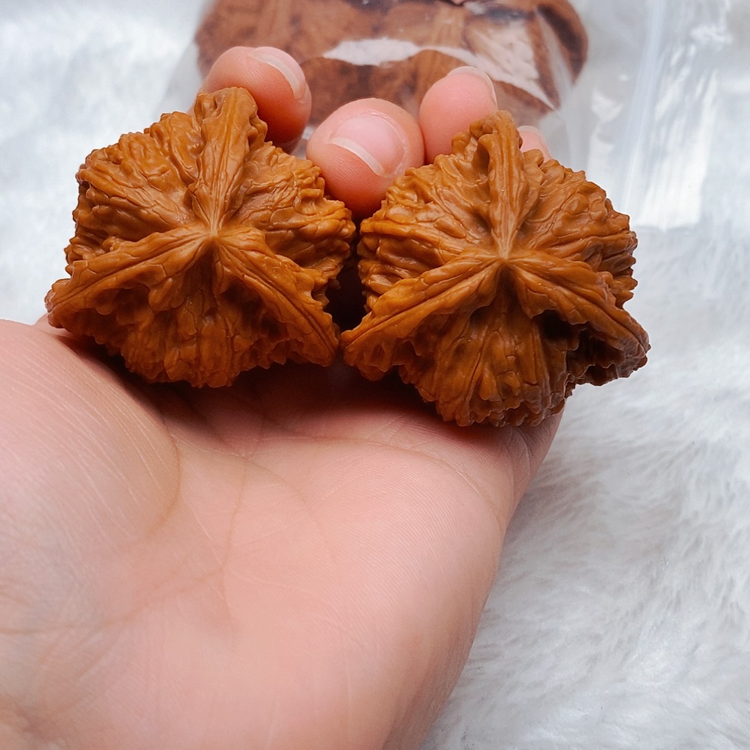 晓***亮文玩核桃吊坠三棱